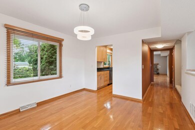 10829 Forestview Cir, Eden Prairie, MN 55347 - photo 4