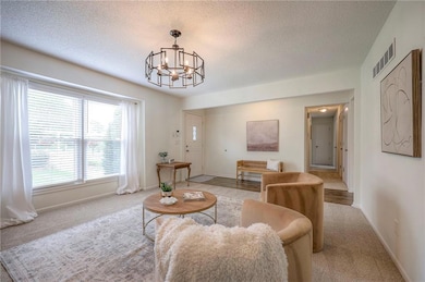 124 Bittersweet Ln, Lansing, KS 66043 - photo 2