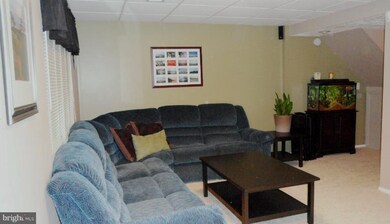 8150 Willowdale Ct, Springfield, VA 22153 - photo 7