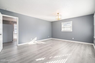 3411 Tuba Dr, Louisville, KY 40216 - photo 4