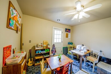 Laundry/ Hobby Room