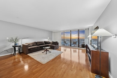 3150 N Sheridan Rd unit 25CD, Chicago, IL 60657 - photo 2