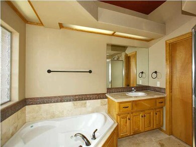 Master features luxurious bath with his/her vaniti