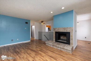 05-Living Room 20220311-DW-1721
