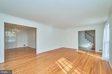 5806 Bent Twig Rd, McLean, VA 22101 - photo 6