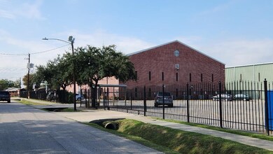 116 King St, Houston, TX 77022 - photo 5