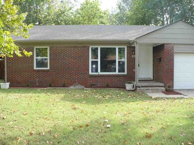 2 BEDROOM, 1 CAR GARAGE, LANDSCAPED