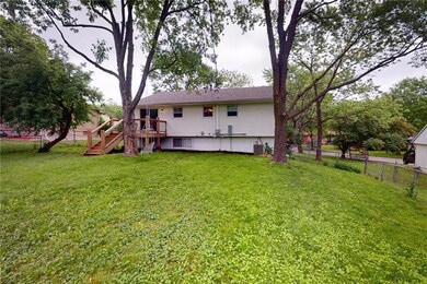 9918 Countryside Rd, Lenexa, KS 66215 - photo 5