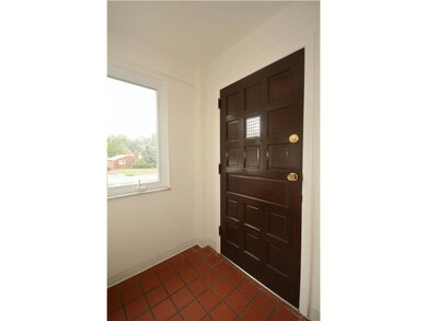 Entry/Foyer.