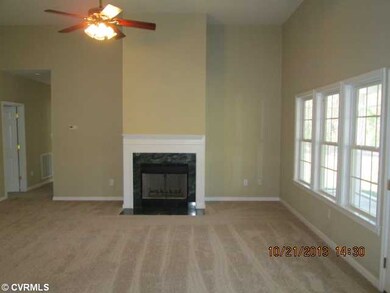 Den/Family/Great Room - Family Room w/Fireplace