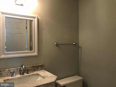 6822 Montivideo Square Ct, Falls Church, VA 22043 - photo 4