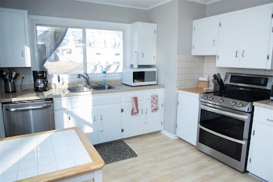 1032 21st St SE, Cedar Rapids, IA 52403 - photo 5