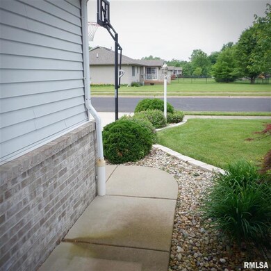 6008 W Charleston Ct, Peoria, IL 61607 - photo 3
