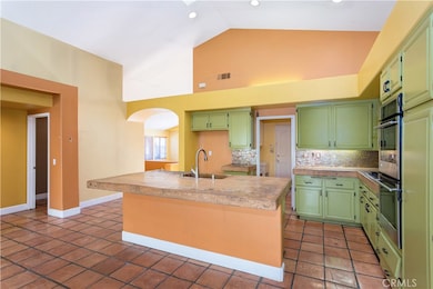Kitchen with breakfast bar