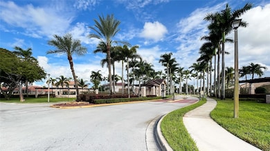 14015 N Forest Oak Cir, Davie, FL 33325 - photo 3