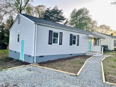 Manufactured / mobile home featuring a shingled ro