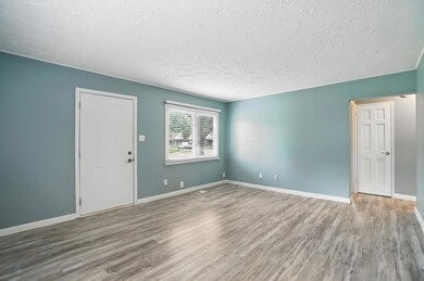 836 Antwerp Rd, Columbus, OH 43213 - photo 5