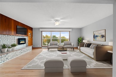 2937 Southland St SW, Cedar Rapids, IA 52404 - photo 6