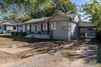 416 W 3rd Ave, Bristow, OK 74010 - photo 2