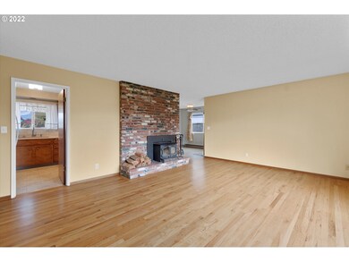 3237 Maple St, Longview, WA 98632 - photo 7