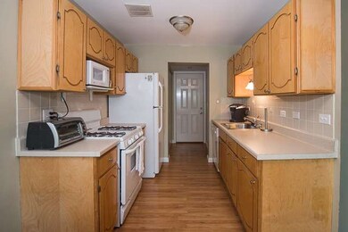 1072 Glouchester Harbor unit END, Schaumburg, IL 60193 - photo 7