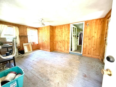 mud room dont on concrete foundation