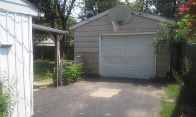 Detached Garage