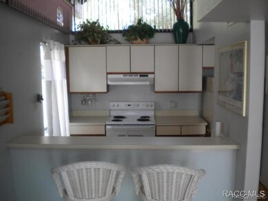 kitchen and breakfast bar