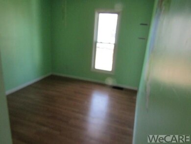 502 E Benton St, Wapakoneta, OH 45895 - photo 6