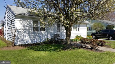 808 S Railroad St, Palmyra, PA 17078 - photo 2