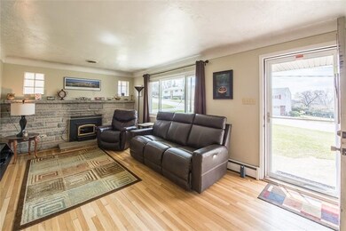 LIGHT AND BRIGHT LIVING ROOM