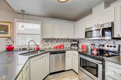 334 S Valley Dr, Nampa, ID 83686 - photo 6