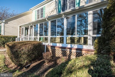 9904 Blake Ln, Oakton, VA 22124 - photo 6