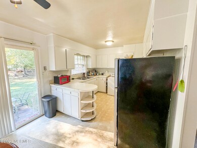 142 Cardinal Rd, Jacksonville, NC 28546 - photo 5