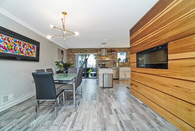 (4) DINING ROOM WITH FIREPLACE