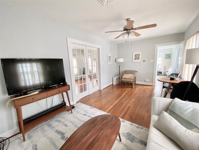 1654 Colquitt St, Houston, TX 77006 - photo 4