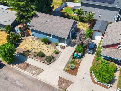 1213 E 9th St, Newberg, OR 97132 - photo 4