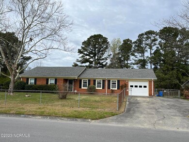 215 Greenbriar Dr, Jacksonville, NC 28546 - photo 2