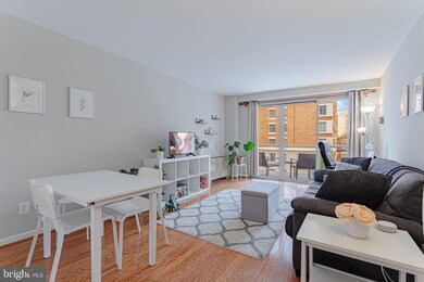 Potomac Plaza Terraces unit 309, Washington, DC 20037 - photo 4