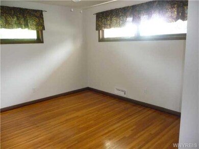 Bedroom Beautiful hardwood flrs