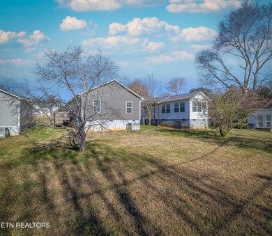 520 Midlake Dr, Knoxville, TN 37918 - photo 5