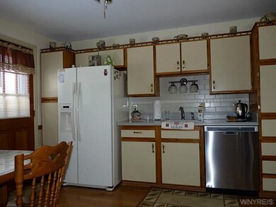 752 Deerfield Dr, North Tonawanda, NY 14120 - photo 7