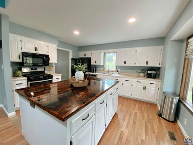 3835 SW Nottingham Rd, Topeka, KS 66610 - photo 6