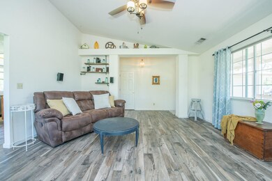 love the brightness of this room