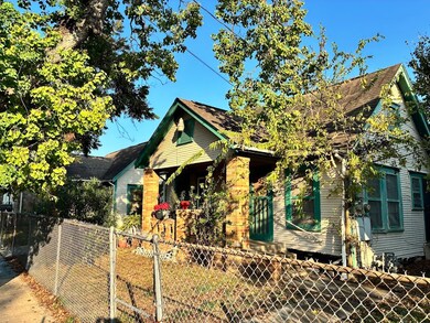 305 Eastwood St, Houston, TX 77011 - photo 4