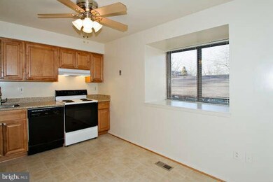 7494 Hickory Log Cir, Columbia, MD 21045 - photo 4