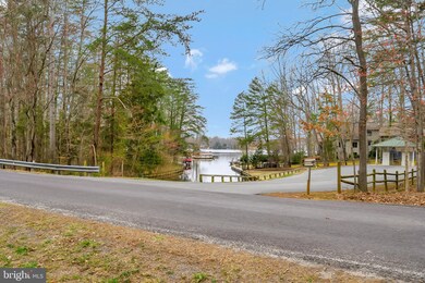 203 Edgehill Dr, Locust Grove, VA 22508 - photo 3