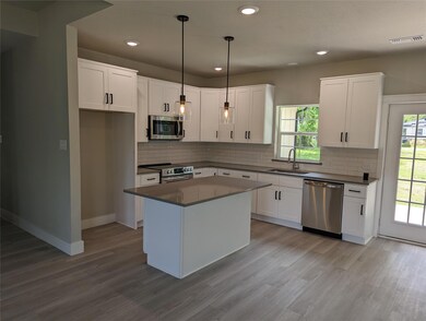 426 W Munson St, Denison, TX 75020 - photo 6