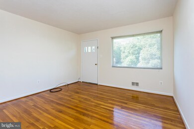 15915 Crest Dr, Woodbridge, VA 22191 - photo 7