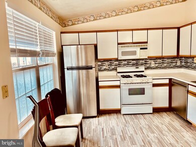 1825 Vincenza Dr unit F, Sykesville, MD 21784 - photo 3